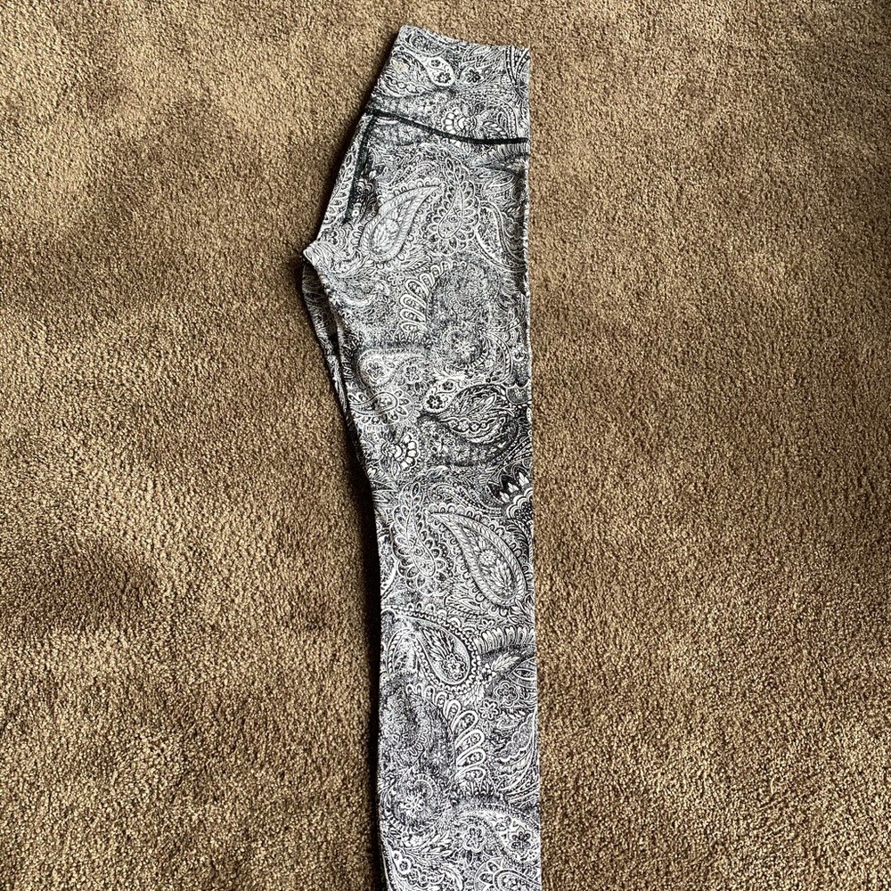 Lululemon paisley print leggings - Picture 1 of 5